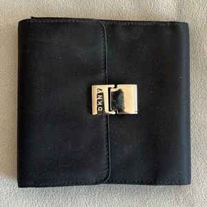 New without tag Dkny compact wallet